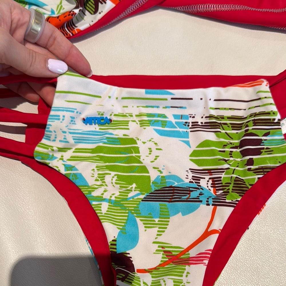 Women Small red tropical flowers bikini Swim Set with special stitching detail - Picture 4 of 9